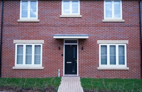 Peterborough Apartment | A1M Hampton Lakes Brand New Entire House