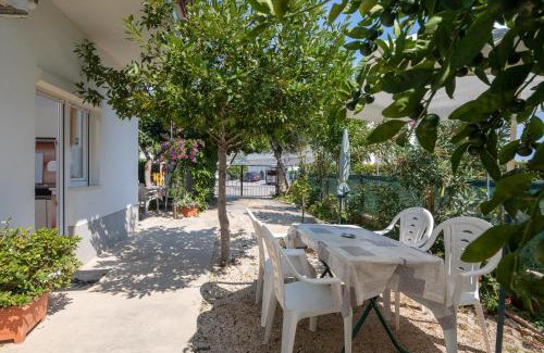 Stobrec Apartment | A2 apt near beach w patio parking and grill