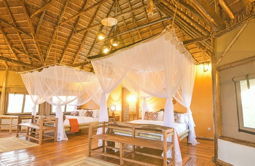 Kasese Hotel | Aardvark Safari Lodge