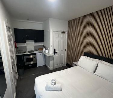 Riverside Apartment | Aaron Wise - 09 Coldstream Studios