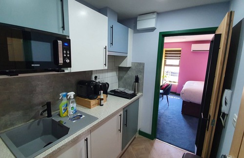 Riverside Apartment | Aaron Wise - 51 Fitzhamon