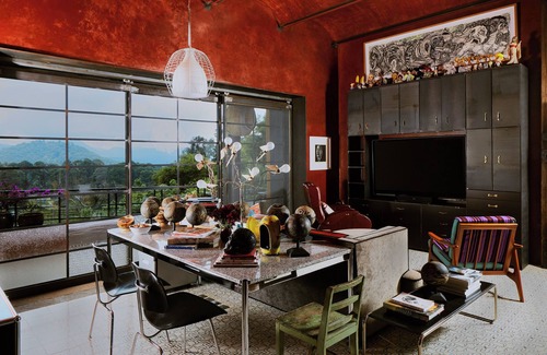 Valle de Bravo House | AAV : La Casa Prieta - Masterpiece with art views.