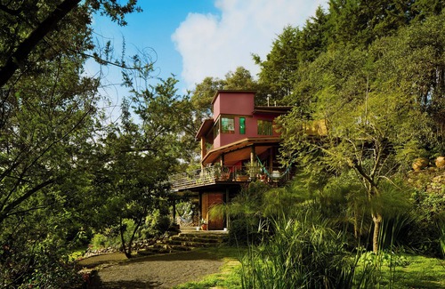 Valle de Bravo House | AAV : La Casa Prieta - Masterpiece with art views.