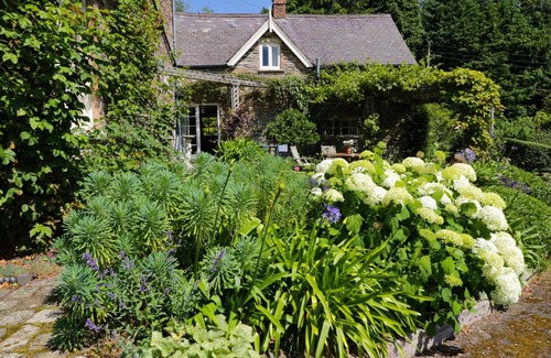 Clawdd-newydd Cottage | Aber Clwyd Manor