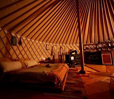 Edelschrott Other | Abgeschiedene Jurte am Berg