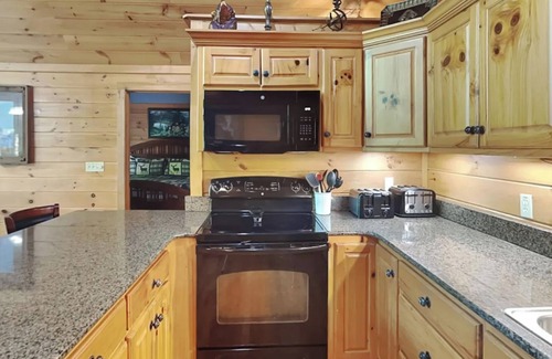 Black Bear Falls Cabin | ABOVE THE CLOUDS! 4 Bedroom in the Smokies!