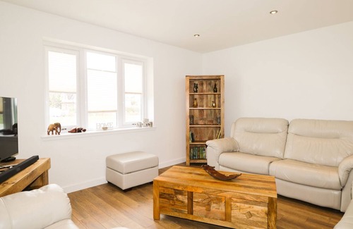 Forres Cottage | ABOYNE, pet friendly, with a garden in Forres