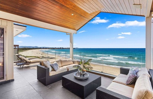 Shellharbour House | Absolute Beachfront 4 bedroom luxury property Just 1 & 1/2 hrs south of Sydney