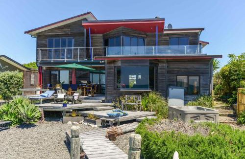 Napier Bed & Breakfast | Absolute Beachfront B&B