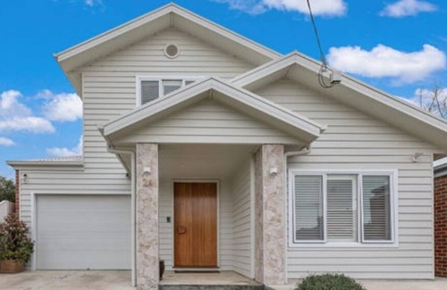 Echuca House | Absolute Central Townhouse