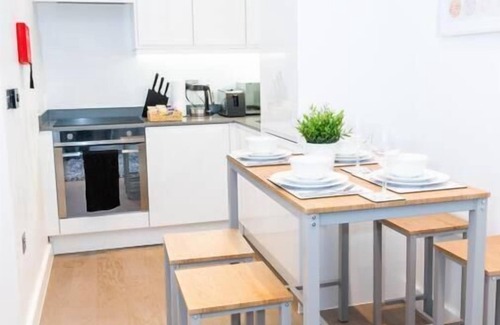 St Albans Apartment | Absolute Stays at The Ziggurat-st Alban Train Station-harry Potter World