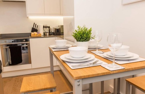 St Albans Apartment | Absolute Stays at The Ziggurat-st Alban Train Station-harry Potter World