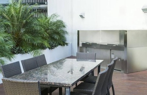 Cairns Central Business District Apartment | Absolute Waterfront Apartment