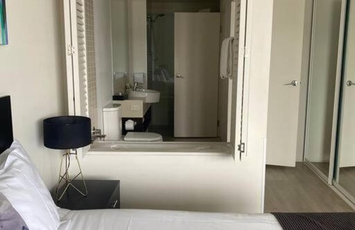 Cairns Central Business District Apartment | Absolute Waterfront Apartment