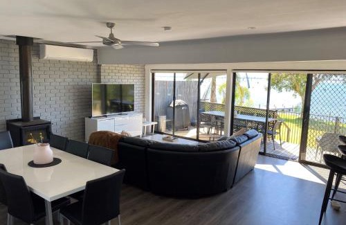 Yarrawonga House | Absolute Waterfront at Woodlands