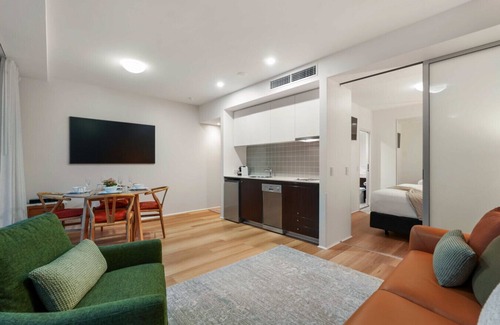 East Trinity Apartment | Absolute Waterfront - Enjoy Exceptional Lifestyle