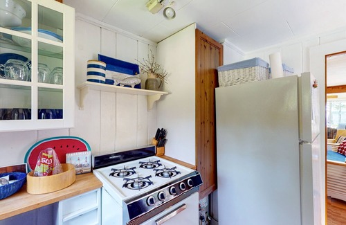 Moultonborough House | Absolutely Adorable Lake Winnipesaukee Cottage for 5