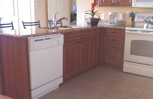Bay Lake Apartment | Absolutely stunning one bedroom timeshare/resort right next door to Disneyland.