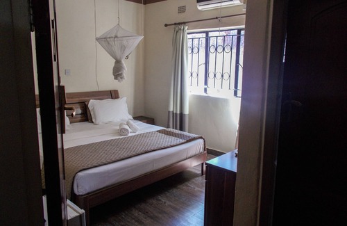 Lusaka Cabin | Acamms Lodge Roma
