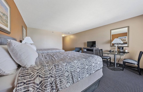Put-in-Bay Hotel | Accessible 2 Queen Room