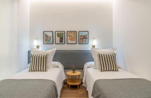 Chamberi Apartment | Accessible 2-Single Bed Apartment in Chamberí Adapted Bathroom, Quevedo III