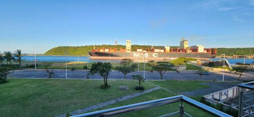 Durban Point Apartment | Accommodation Front - Charming 2 Sleeper in Point Waterfront