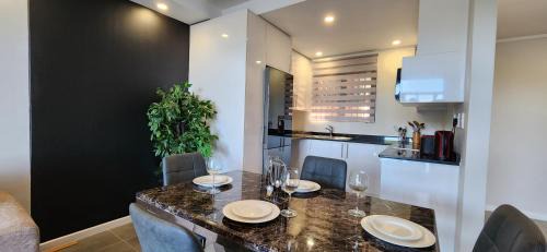 Durban Point Apartment | Accommodation Front - Charming 2 Sleeper in Point Waterfront