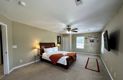 West Meade Apartment | Ace Condo w/ Hot Tub | Only 15 mins to Broadway!