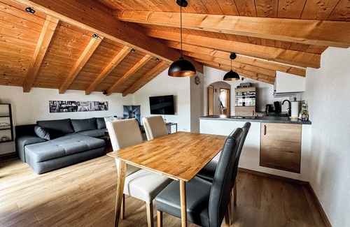 Marquartstein Apartment | Achentaler Alpentor 54 m² for 2-4 persons, eat-in kitchen, bedroom, shower/WC, balcony, WLAN