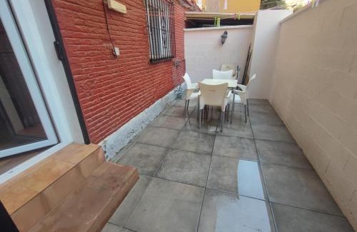 Jardin de la Abadia Apartment | Acogedor apartamento con patio a 500 metros de la playa
