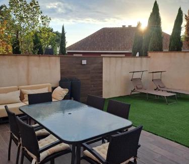 Sotillo de la Adrada House | Acogedor chalet con jardín ideal para desconectar