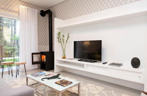 Carniel Apartment | Aconchego na Serra com Lareira e Piscina aquecida 4min Centro