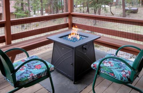North Wawona House | Acorn Alley Inside Yosemite - Dog Friendly w/Hot tub, Fire pit, EV Charger