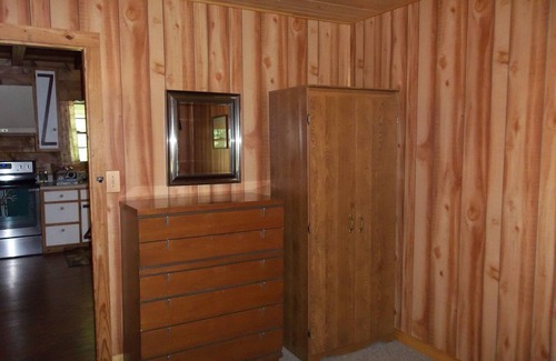 Crossville Cottage | Acorn Cottage - Crossville, TN Very private with plenty of parking.