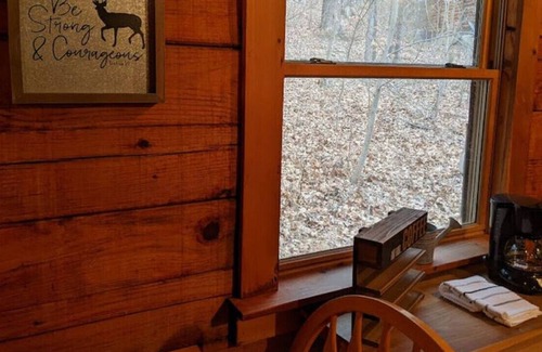 Taswell Cabin | Acorn House Cabin - Minutes Away From Patoka