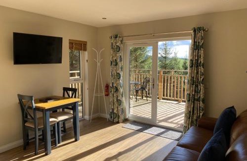 Cupar Apartment | Acorn Lodge with Hot Tub