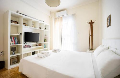 Filopappou Apartment | Acropolis 5 Hills 1st FLR Aprt by Lodgespot