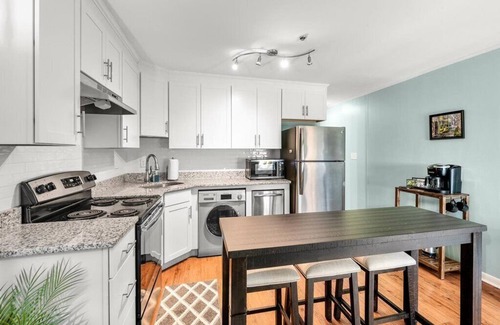 Downtown Charleston Condo | Across from MUSC. Perfect for interns midterm stays! Parking or walk anywhere