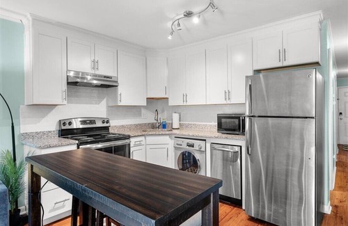 Downtown Charleston Condo | Across from MUSC. Perfect for interns midterm stays! Parking or walk anywhere