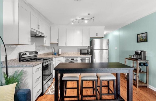 Downtown Charleston Condo | Across from MUSC. Perfect for interns midterm stays! Parking or walk anywhere