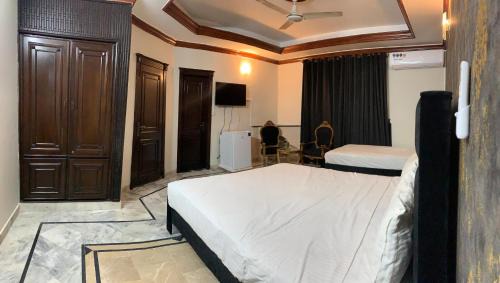F-7 Sector House | AD Guest House