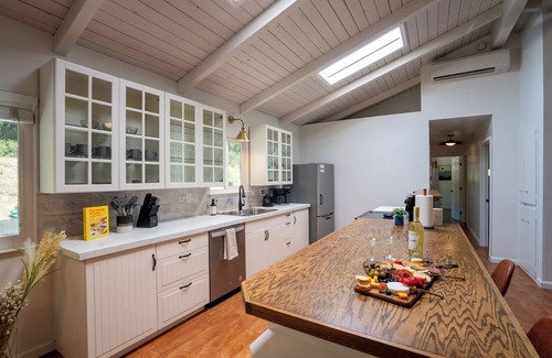 Oakhurst House | ADA Accessible! Pickleball, BBQ, Fire pit & more