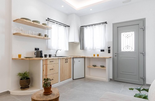 Naxos Town House | Adama's Suites