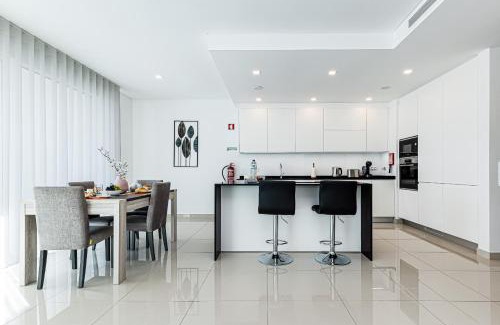 Lagos Apartment | Adega Deluxe 2 Bed Pool and Gym