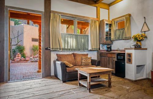 Oak Creek Villa | Adobe Village Inn