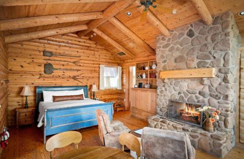 Oak Creek Villa | Adobe Village Villa with Private Patio- Wilderness villa