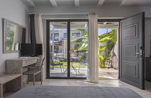 Pefkochori House | Adonis Luxury Village
