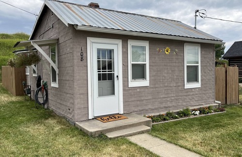 Philipsburg House | Adorable 1 Bed/1 Bath Home in Philipsburg - Walking Distance to Downtown.
