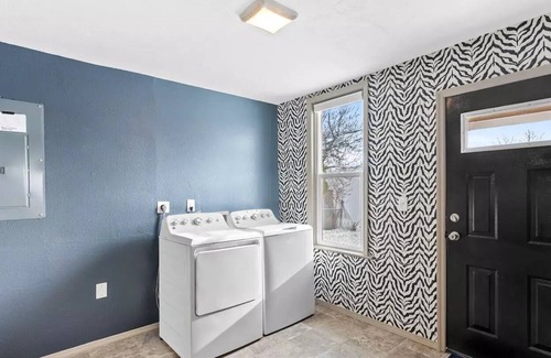 West Central House | Adorable 3 bedroom home close to downtown!