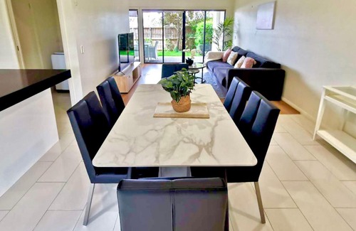 Kellyville Apartment | Adorable 3 Br townhouse with wifi & parking